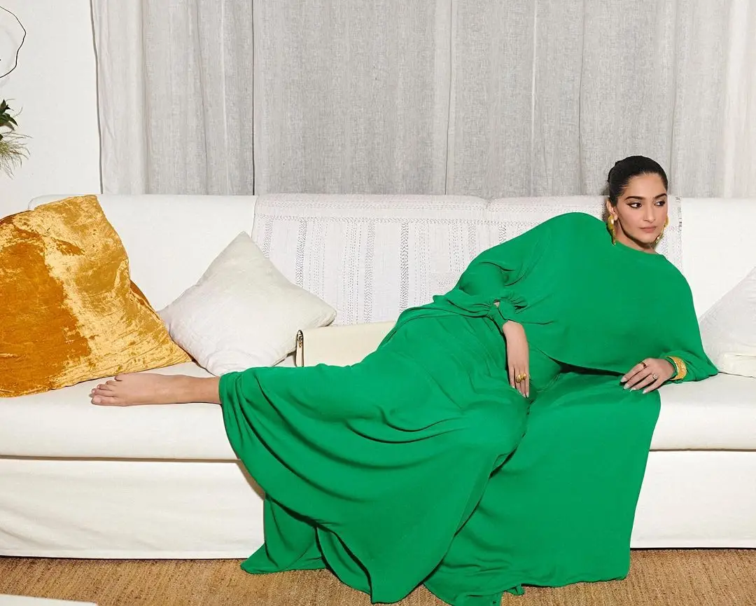 INDIAN ACTRESS SONAM KAPOOR PHOTOSHOOT IN GREEN GOWN 4